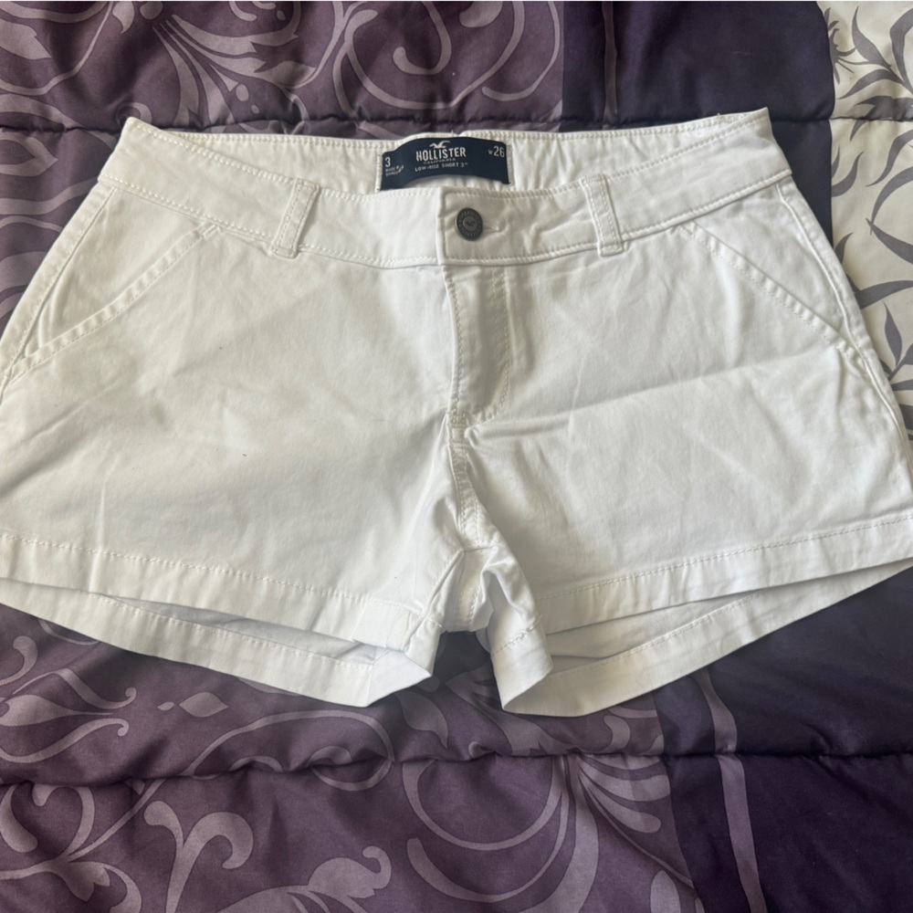 Hollister Size 3 White Low-Rise Short